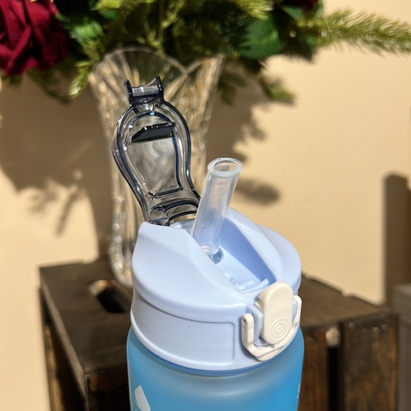 🌈 RAINBOW Water Bottle 25oz Motivational Fitness Jug with Time Markers - Picture 5 of 8